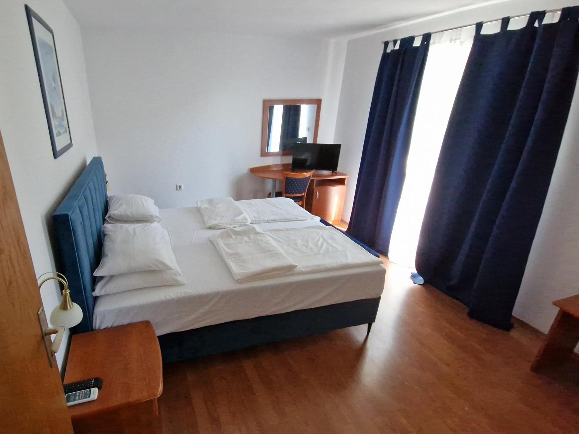Pansion Marco Polo Hotell Petrcane Exteriör bild