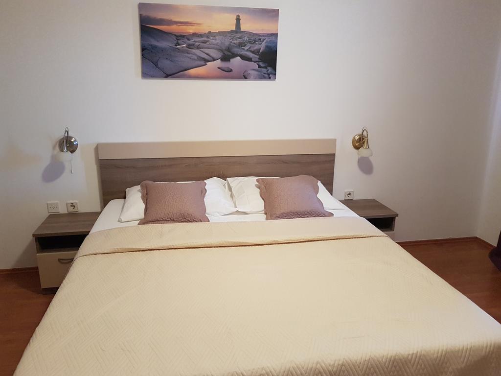 Pansion Marco Polo Hotell Petrcane Exteriör bild