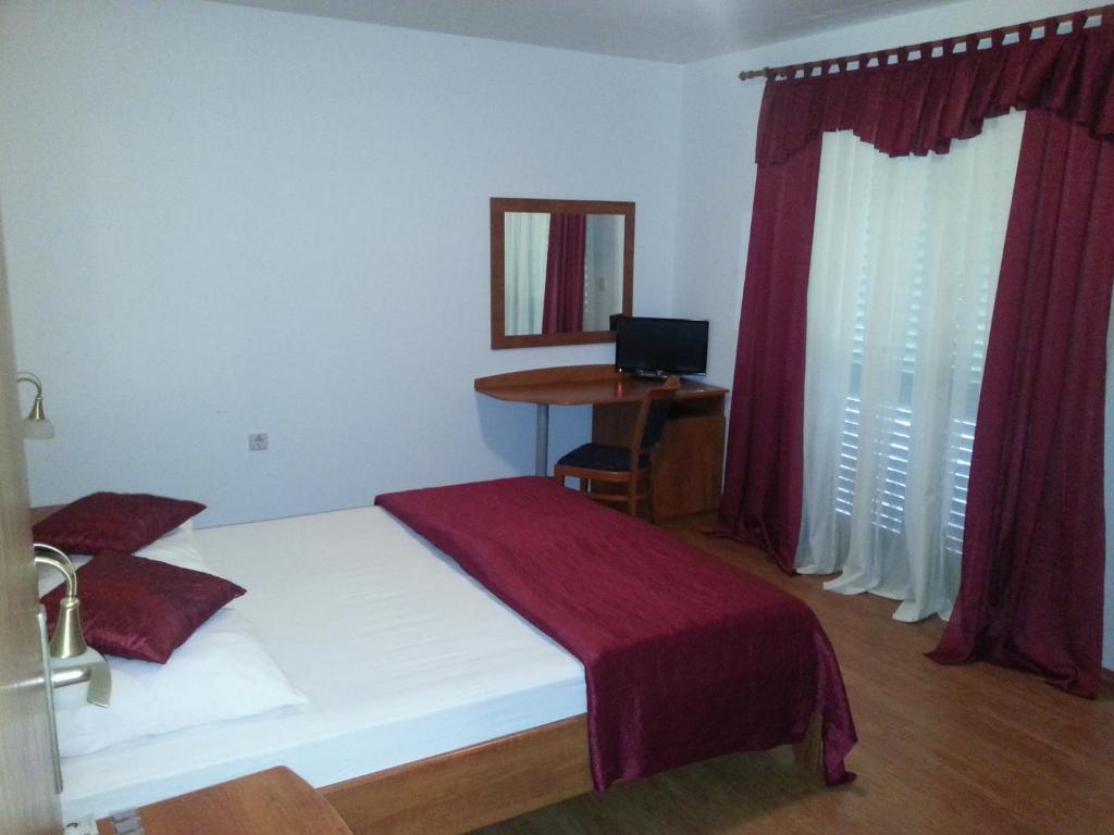 Pansion Marco Polo Hotell Petrcane Exteriör bild